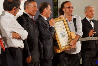 LUIGI RICEVE IL PREMIO CRUYLLAS