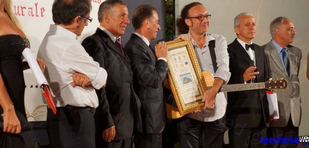 LUIGI RICEVE IL PREMIO CRUYLLAS