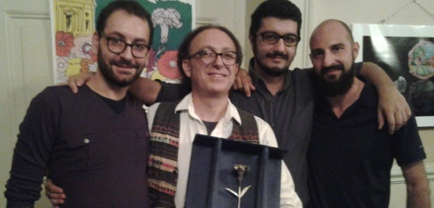 Luigi condivide il premio con i suoi musici